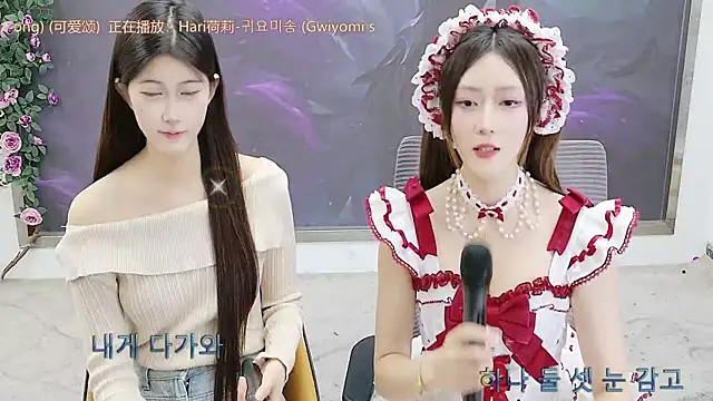 MIUMIU XOX online show from October 28, 2025, 8:29 am