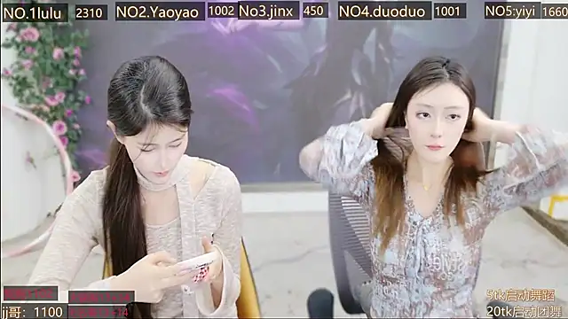 MIUMIU XOX online show from November 3, 2025, 9:10 am