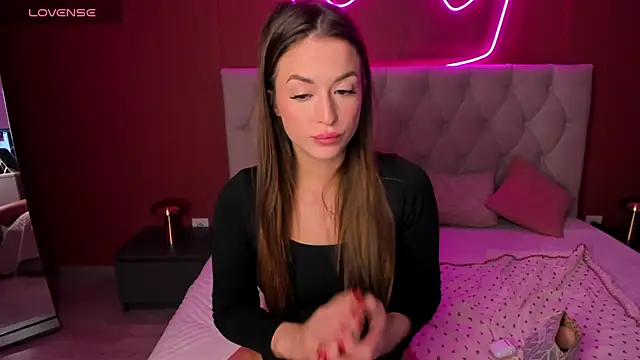 StacyWells online show from October 7, 2025, 1:25 am