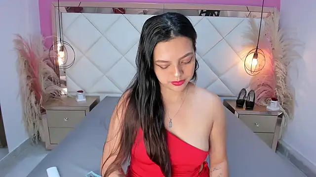 Lucianaa Collins online show from October 3, 2025, 12:13 pm