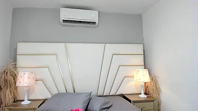 Lucianaa Collins online show from November 8, 2025, 1:00 pm