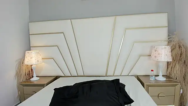 Lucianaa Collins online show from December 3, 2025, 12:36 pm