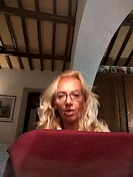 clarabell4 online show from October 28, 2025, 5:04 pm