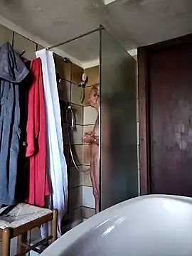 clarabell4 online show from November 4, 2025, 8:13 am