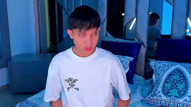 Sebax Young online show from September 21, 2025, 8:10 pm