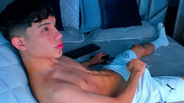 Sebax Young online show from November 25, 2025, 1:33 pm