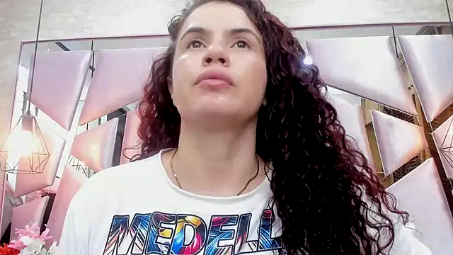 ThaliaCross online show from October 29, 2025, 7:48 pm