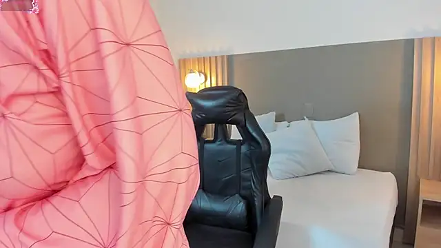 Snapshot of emma_fhox chatting on October 2, 2025, 2:29 am emma fhox online show from October 2, 2025, 2:29 am