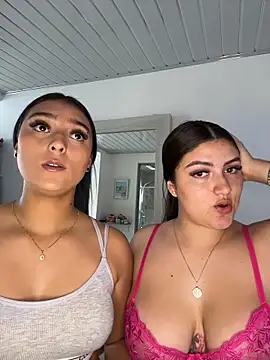 nicolexxaleja online show from March 25, 2026, 9:32 pm