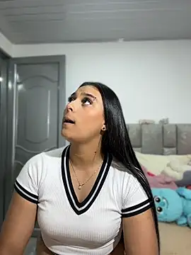 nicolexxaleja online show from April 8, 2026, 11:37 pm