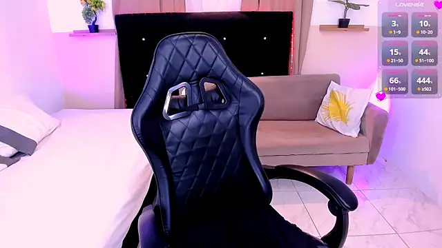 Sarah Brooke online show from October 27, 2025, 6:56 pm