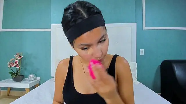 ania gomez online show from October 6, 2025, 9:34 pm