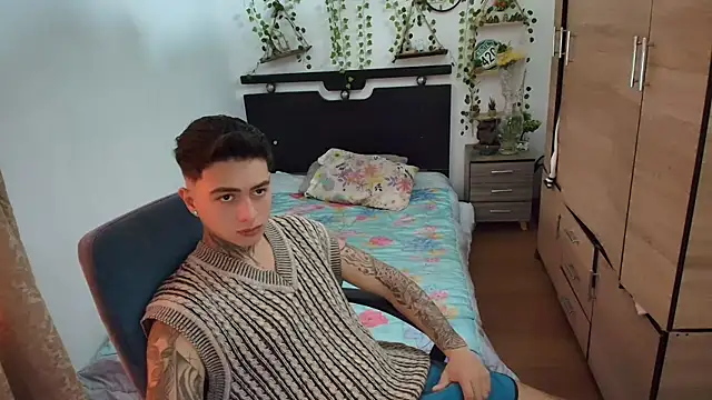 Snapshot of santii_ss chatting on August 5, 2026, 12:52 pm santii ss online show from August 5, 2026, 12:52 pm