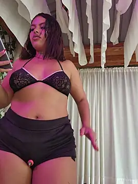 Yessica Lopezz online show from April 13, 2026, 12:43 pm