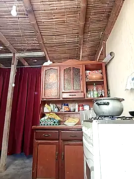 LecheDeSoya666 online show from November 4, 2025, 6:40 pm