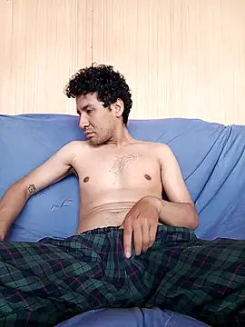 LecheDeSoya666 online show from November 30, 2025, 5:17 pm