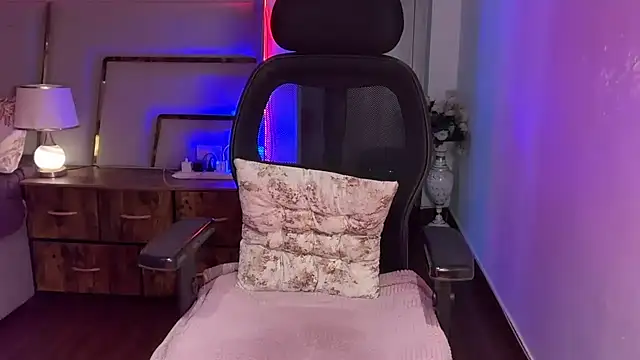 SunhariGirl online show from November 29, 2025, 3:42 am