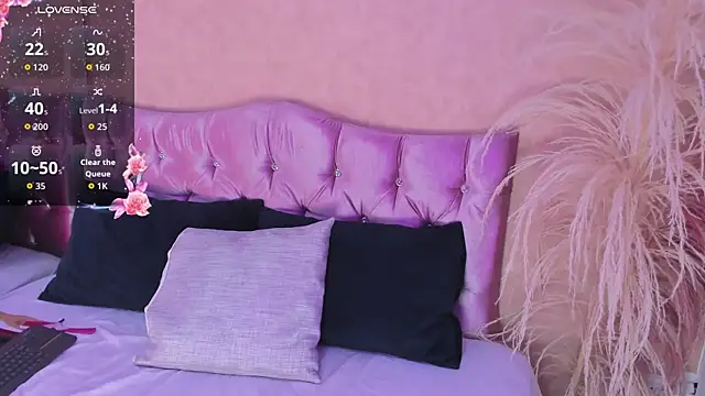 KARINAJTORRES online show from October 1, 2025, 8:59 pm