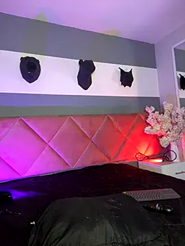 Bella Williiams online show from December 4, 2025, 12:25 pm