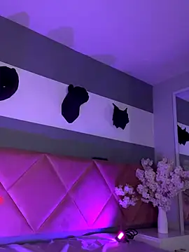 Bella Williiams online show from December 15, 2025, 12:20 pm