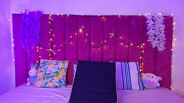 RominaaReyes online show from April 12, 2026, 3:00 am