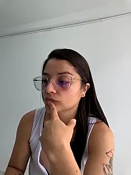 Snapshot of Coralinne__ chatting on April 11, 2026, 3:38 pm Coralinne online show from April 11, 2026, 3:38 pm