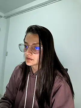 Snapshot of Coralinne__ chatting on April 21, 2026, 1:07 am Coralinne online show from April 21, 2026, 1:07 am