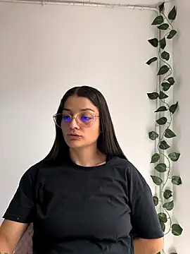 Snapshot of Coralinne__ chatting on May 8, 2026, 3:28 pm Coralinne online show from May 8, 2026, 3:28 pm