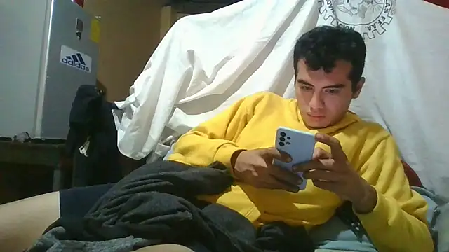 Snapshot of Ortiz3404 chatting on January 17, 2026, 5:01 am Ortiz3404 online show from January 17, 2026, 5:01 am