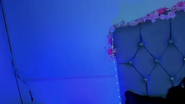 antonieta23 online show from December 20, 2025, 3:13 am