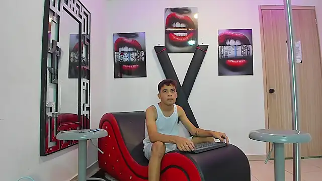 Snapshot of IMPERIAL_GUYS01 chatting on September 19, 2025, 1:29 am IMPERIAL GUYS01 online show from September 19, 2025, 1:29 am
