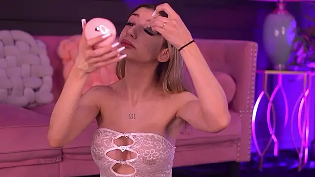 OdetteMason online show from March 20, 2026, 6:29 am