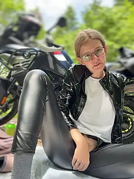 Snapshot of Bikergirl_97 chatting on June 10, 2026, 10:25 am Bikergirl 97 online show from June 10, 2026, 10:25 am