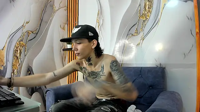 Snapshot of StraightBoy_Nick chatting on September 14, 2025, 5:06 am StraightBoy Nick online show from September 14, 2025, 5:06 am