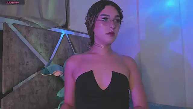 MarilynDupont online show from November 6, 2025, 3:07 am