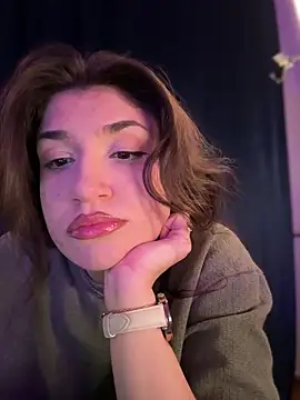 ScarletBloom  online show from December 21, 2025, 4:03 pm