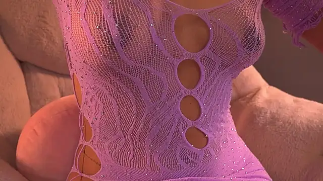 Snapshot of violeth____ chatting on October 6, 2025, 11:18 am violeth online show from October 6, 2025, 11:18 am