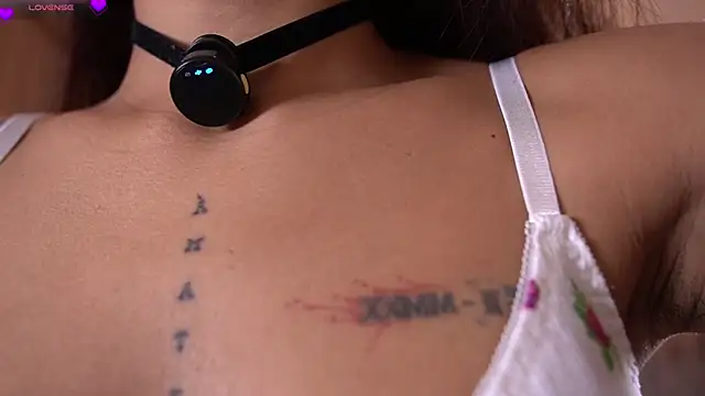 violeth     online show from March 11, 2026, 1:39 pm