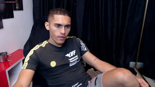 Snapshot of Derek_Storm_ chatting on November 16, 2025, 11:49 am Derek Storm online show from November 16, 2025, 11:49 am