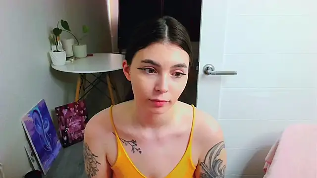 Snapshot of peachyness chatting on August 5, 2026, 4:32 pm peachyness online show from August 5, 2026, 4:32 pm