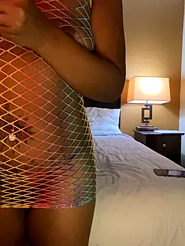 StaciDiamond online show from November 24, 2025, 2:06 pm