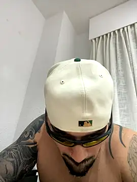 penebunny online show from December 15, 2025, 4:39 am