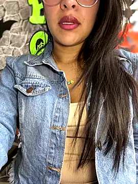 Liulee2 online show from October 19, 2025, 4:29 pm