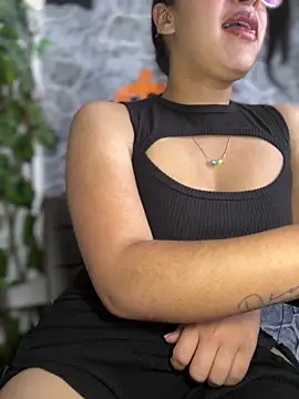 Liulee2 online show from October 20, 2025, 4:29 pm