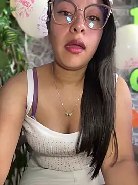 Liulee2 online show from October 24, 2025, 2:57 pm