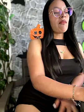 Liulee2 online show from October 26, 2025, 5:08 pm