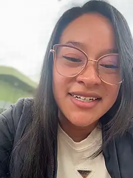 Liulee2 online show from November 6, 2025, 4:30 pm