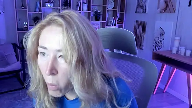 AstraMonroe online show from September 23, 2025, 2:14 am