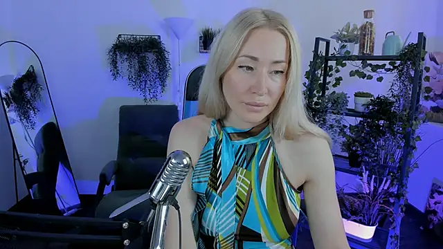AstraMonroe online show from June 19, 2026, 10:19 am