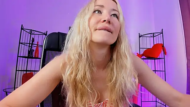 AstraMonroe online show from July 8, 2026, 7:35 am